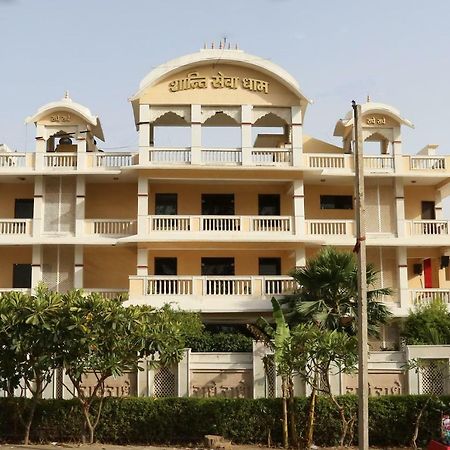 Oyo 13564 Near Prem Mandir Hotel Mathura Bagian luar foto