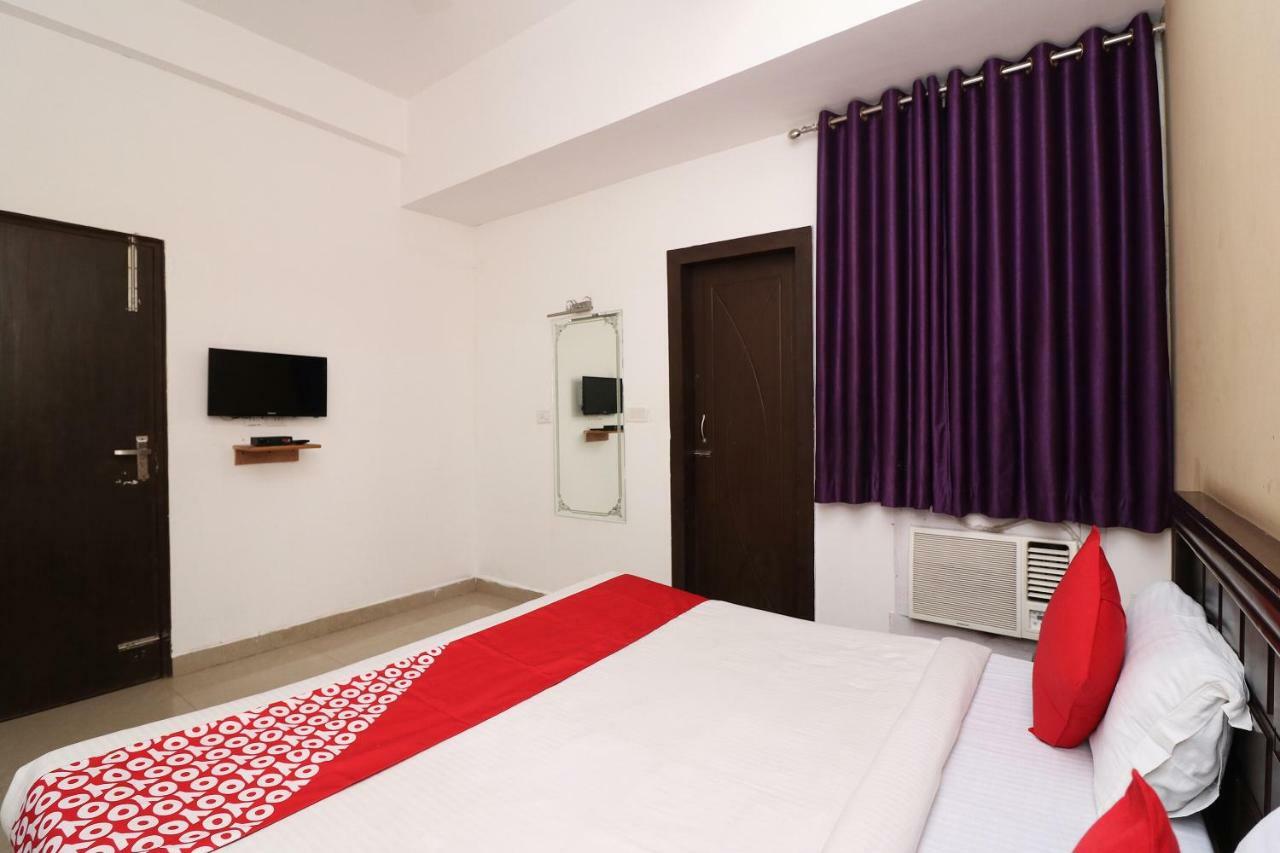 Oyo 13564 Near Prem Mandir Hotel Mathura Bagian luar foto